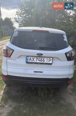 Внедорожник / Кроссовер Ford Escape 2017 в 