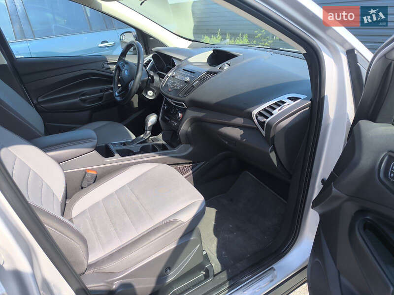 Позашляховик / Кросовер Ford Escape 2017 в Рівному