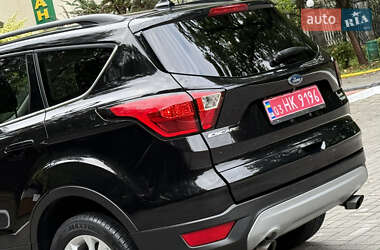 Внедорожник / Кроссовер Ford Escape 2019 в 