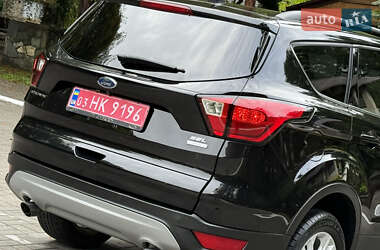 Внедорожник / Кроссовер Ford Escape 2019 в 