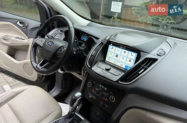 Внедорожник / Кроссовер Ford Escape 2019 в 