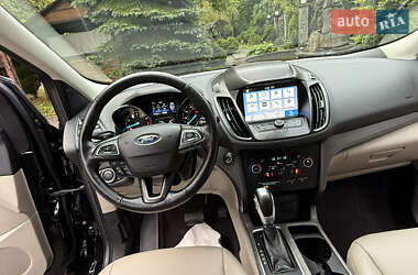 Внедорожник / Кроссовер Ford Escape 2019 в 