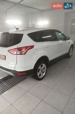 Внедорожник / Кроссовер Ford Escape 2016 в 