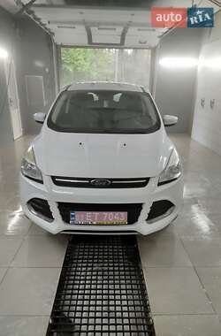 Внедорожник / Кроссовер Ford Escape 2016 в 