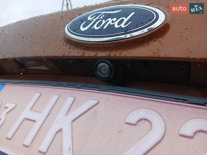 Внедорожник / Кроссовер Ford Escape 2016 в Луцке