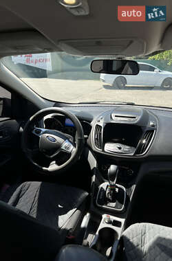 Внедорожник / Кроссовер Ford Escape 2012 в 