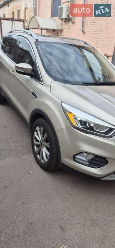 Внедорожник / Кроссовер Ford Escape 2017 в Киеве