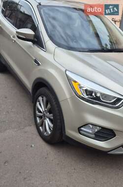 Внедорожник / Кроссовер Ford Escape 2017 в 
