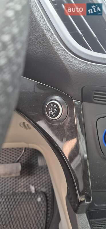 Внедорожник / Кроссовер Ford Escape 2017 в Киеве