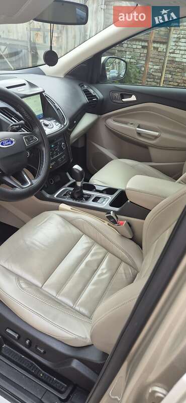 Внедорожник / Кроссовер Ford Escape 2017 в Киеве