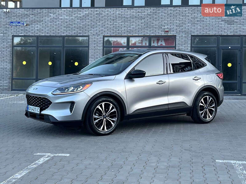 Позашляховик / Кросовер Ford Escape 2021 в 