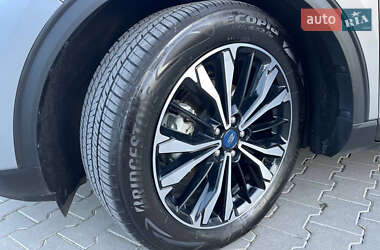 Позашляховик / Кросовер Ford Escape 2021 в 