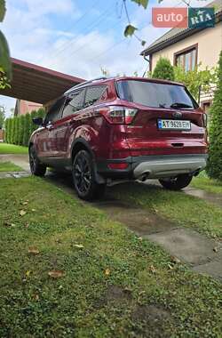 Внедорожник / Кроссовер Ford Escape 2016 в 