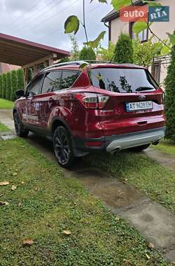 Внедорожник / Кроссовер Ford Escape 2016 в 