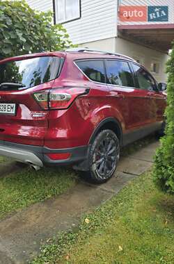 Внедорожник / Кроссовер Ford Escape 2016 в 