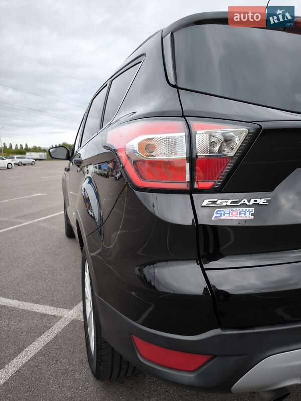 Внедорожник / Кроссовер Ford Escape 2018 в Ровно