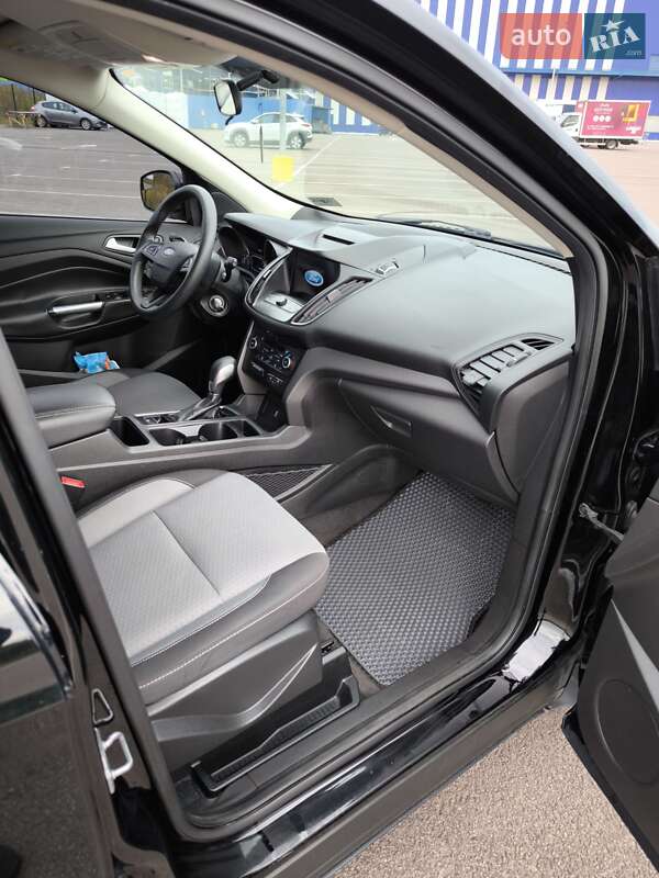 Внедорожник / Кроссовер Ford Escape 2018 в Ровно