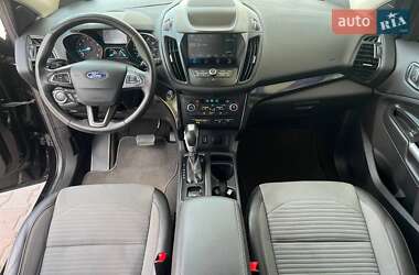 Позашляховик / Кросовер Ford Escape 2019 в 