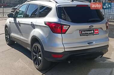 Внедорожник / Кроссовер Ford Escape 2019 в 