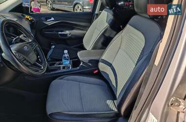Внедорожник / Кроссовер Ford Escape 2019 в 