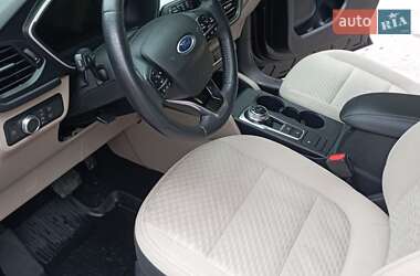 Позашляховик / Кросовер Ford Escape 2020 в 
