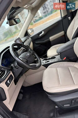 Внедорожник / Кроссовер Ford Escape 2020 в 