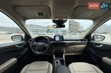 Внедорожник / Кроссовер Ford Escape 2020 в 