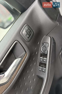 Внедорожник / Кроссовер Ford Escape 2020 в 