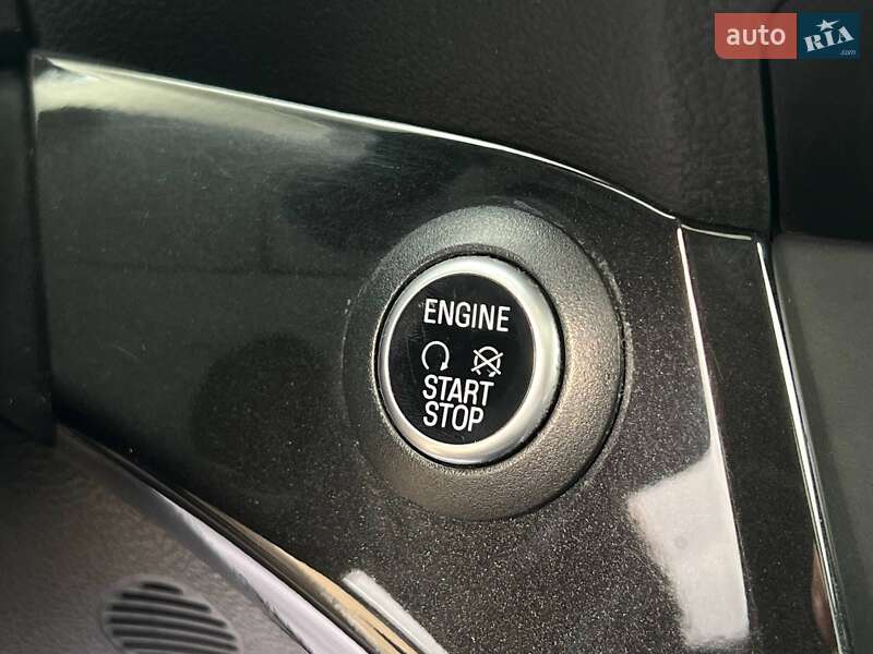Внедорожник / Кроссовер Ford Escape 2017 в Стрые