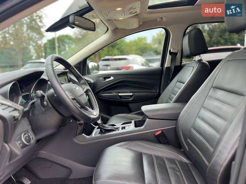 Внедорожник / Кроссовер Ford Escape 2017 в Стрые