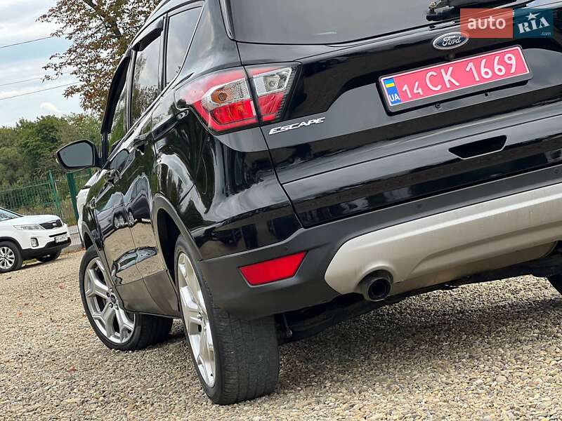 Внедорожник / Кроссовер Ford Escape 2017 в Стрые