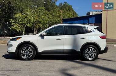 Позашляховик / Кросовер Ford Escape 2021 в 