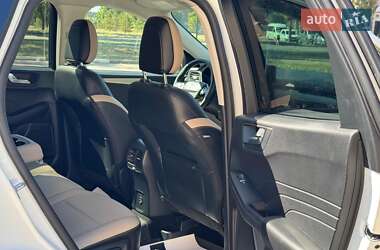 Позашляховик / Кросовер Ford Escape 2021 в 