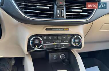Позашляховик / Кросовер Ford Escape 2021 в 