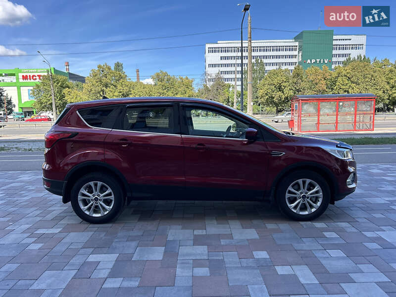 Внедорожник / Кроссовер Ford Escape 2018 в Черкассах