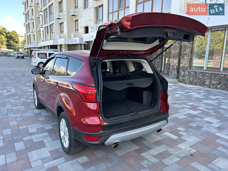 Внедорожник / Кроссовер Ford Escape 2018 в Черкассах
