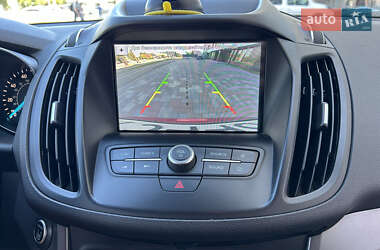 Внедорожник / Кроссовер Ford Escape 2018 в 
