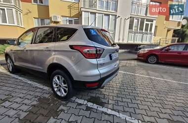 Внедорожник / Кроссовер Ford Escape 2017 в 