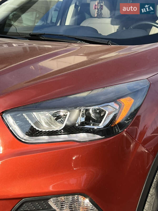 Внедорожник / Кроссовер Ford Escape 2018 в Одессе