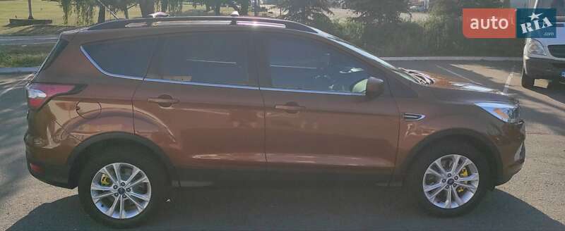 Внедорожник / Кроссовер Ford Escape 2017 в Ровно