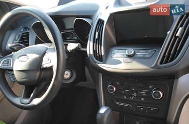 Внедорожник / Кроссовер Ford Escape 2017 в 