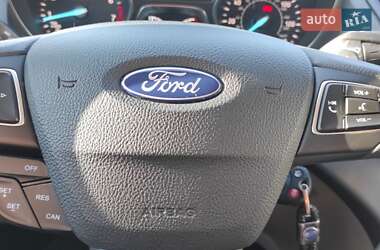 Внедорожник / Кроссовер Ford Escape 2017 в 
