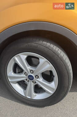 Внедорожник / Кроссовер Ford Escape 2015 в 