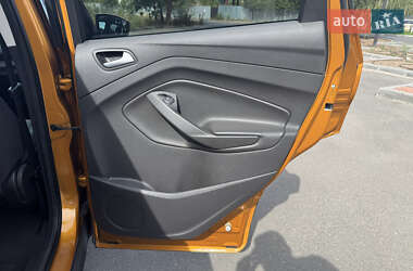 Внедорожник / Кроссовер Ford Escape 2015 в 