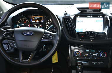 Внедорожник / Кроссовер Ford Escape 2018 в 