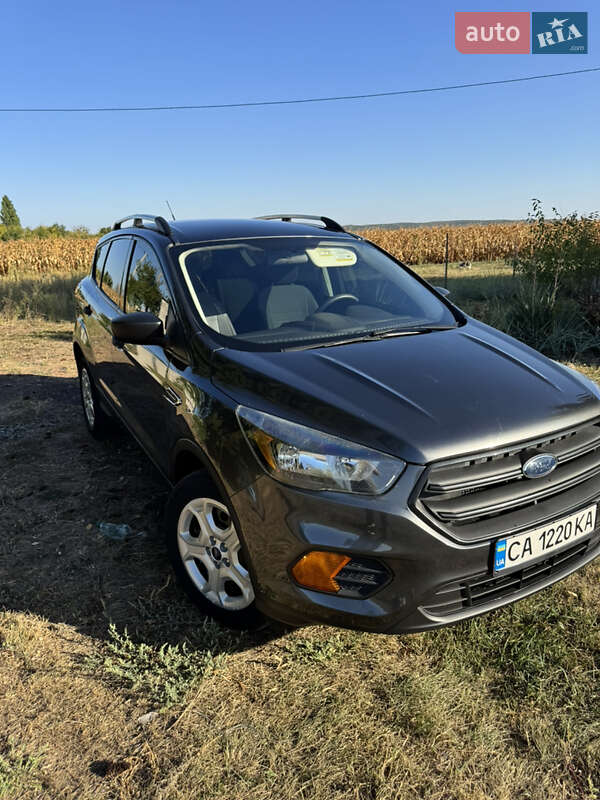 Внедорожник / Кроссовер Ford Escape 2017 в 
