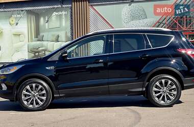 Внедорожник / Кроссовер Ford Escape 2017 в 