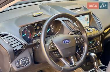 Внедорожник / Кроссовер Ford Escape 2017 в 