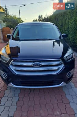 Внедорожник / Кроссовер Ford Escape 2018 в 