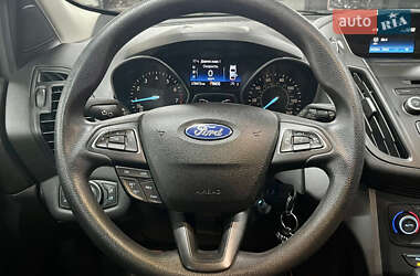 Внедорожник / Кроссовер Ford Escape 2017 в 